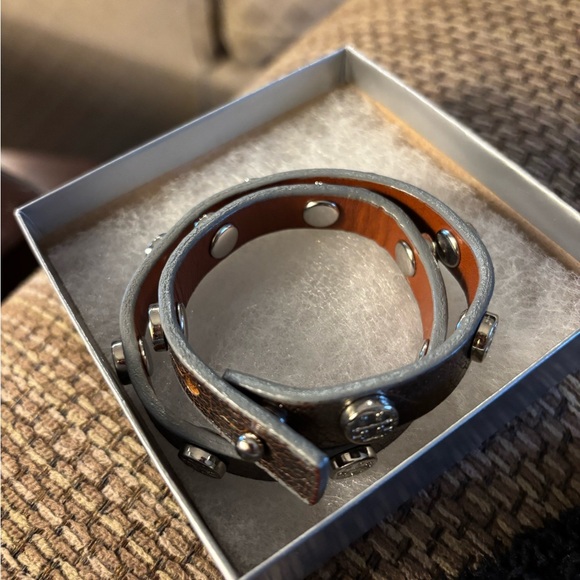 New Tory Burch Leather Logo Stud Double Wrap Bracelet - Picture 11 of 12